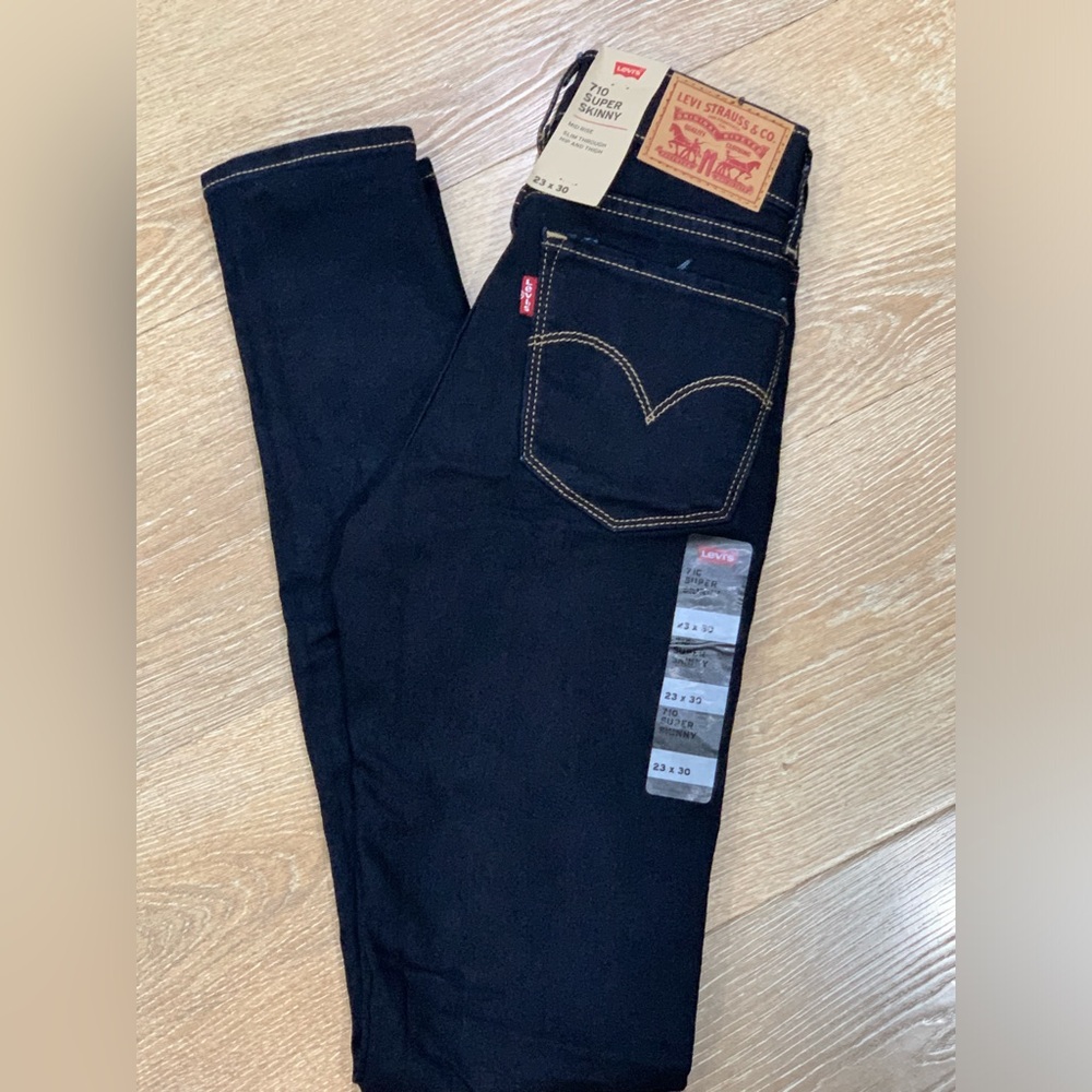 Levi’s 710